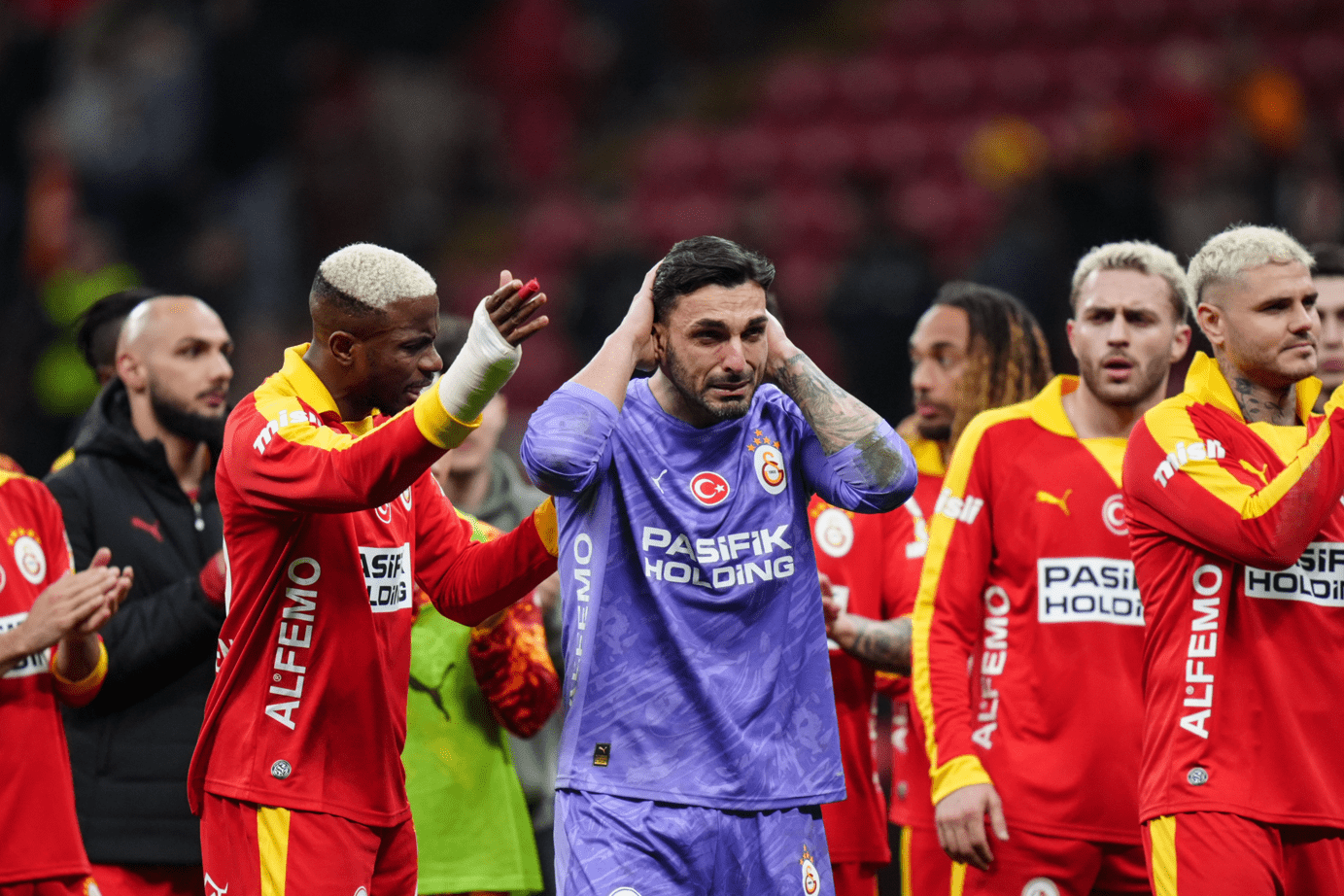 Günün spor sayfalarında, spor gündeminden en yeni gelişmeler ve transfer