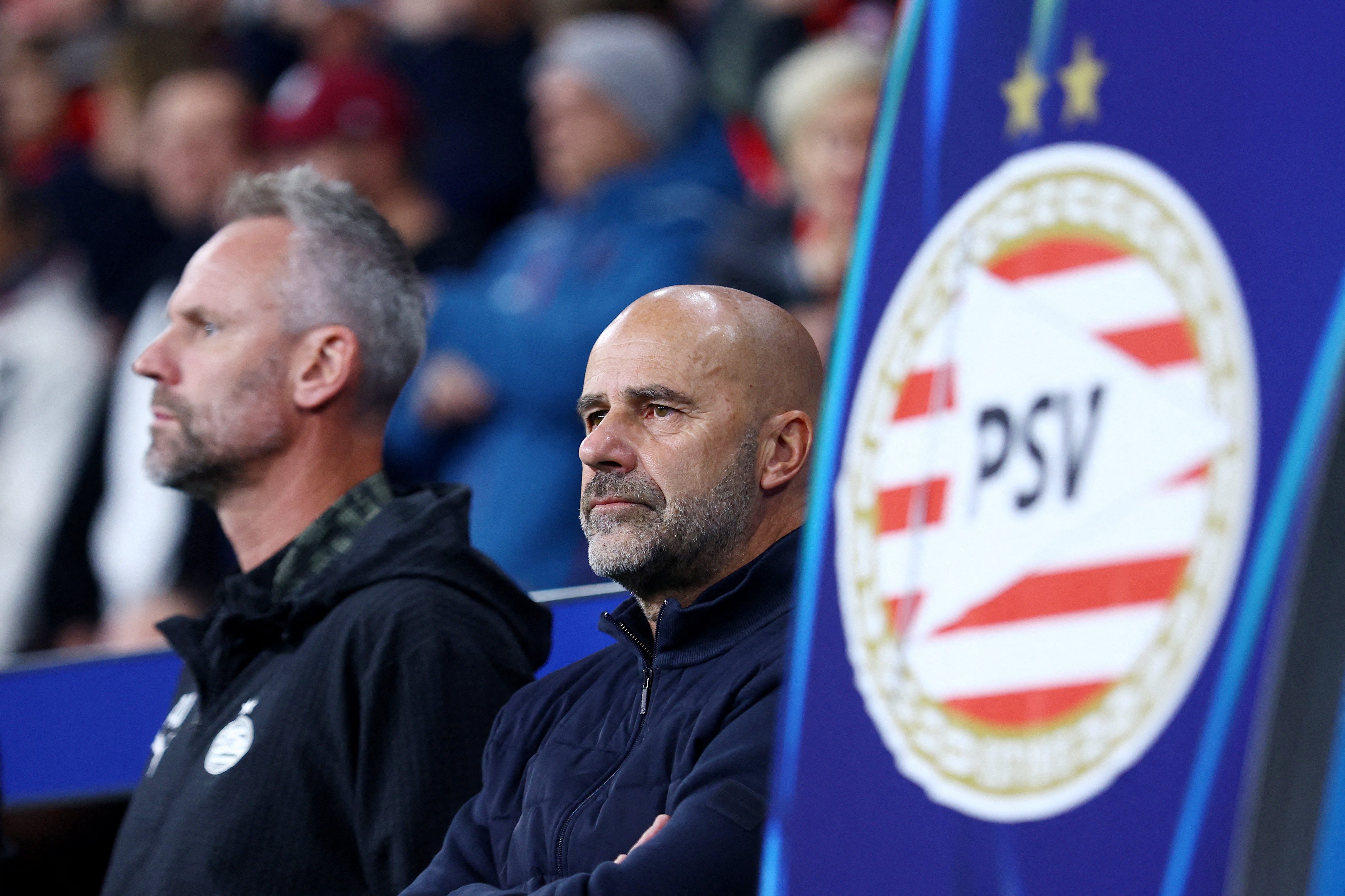 Hollanda Eredivisie'de lider PSV, en yakın rakibi Feyenoord'un Volendam ile