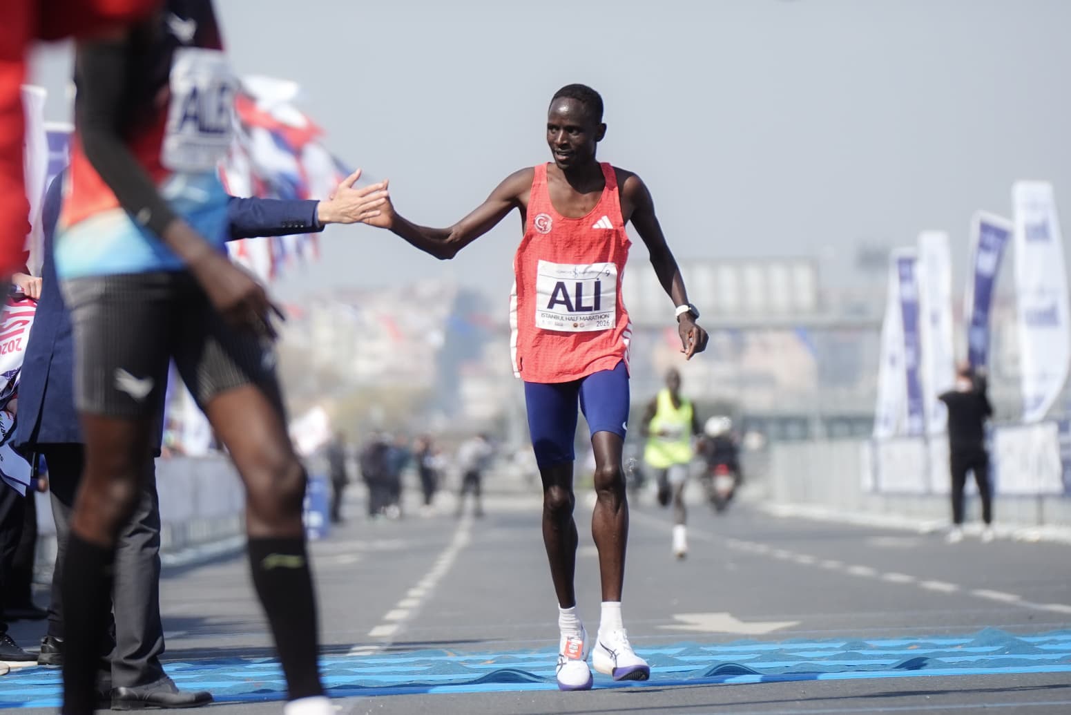 Bu yıl 21'incisi düzenlenen İstanbul Yarı Maratonu’nu erkeklerde Alex Matata,