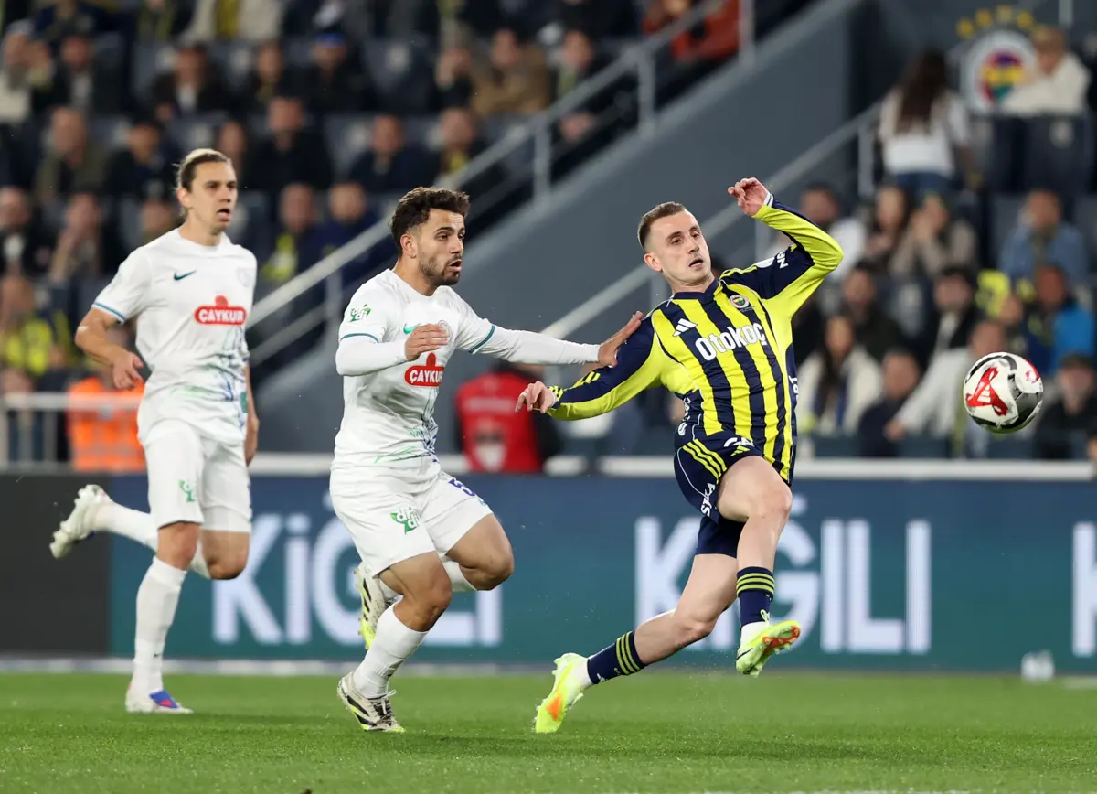 Fenerbahçe, Çaykur Rizespor'u konuk etti. Maç 2-2'lik beraberlikle sonuçlandı. Sarı