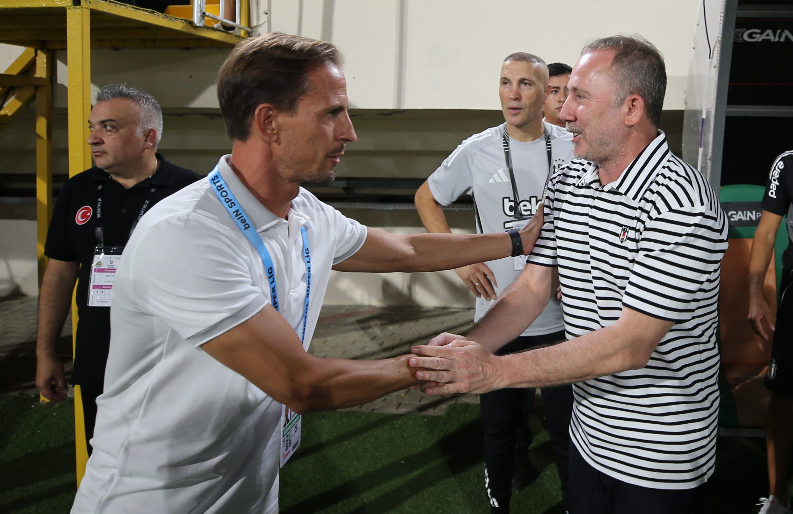 Beşiktaş ile Alanyaspor, Ziraat Türkiye Kupası çeyrek finalinde karşı karşıya...