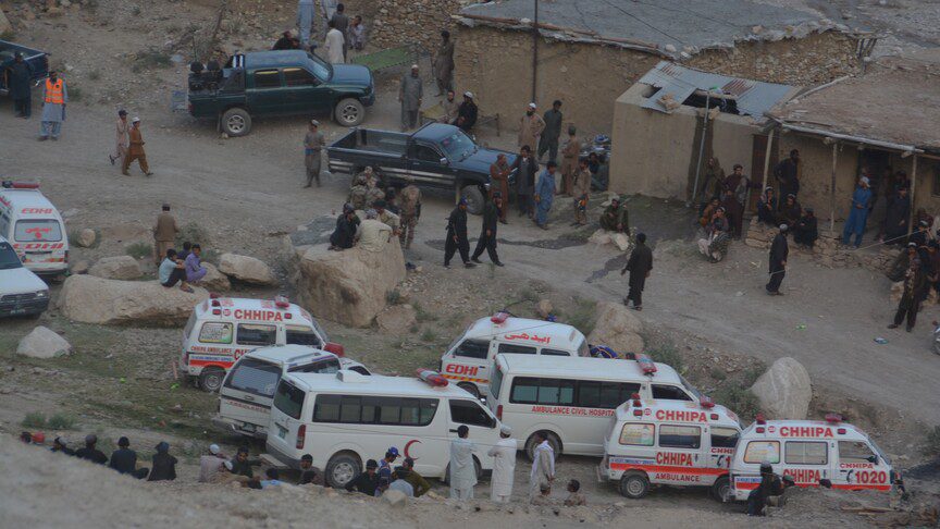 Pakistan’ın Belucistan eyaletinde bir maden sahasına düzenlenen silahlı saldırıda aralarında