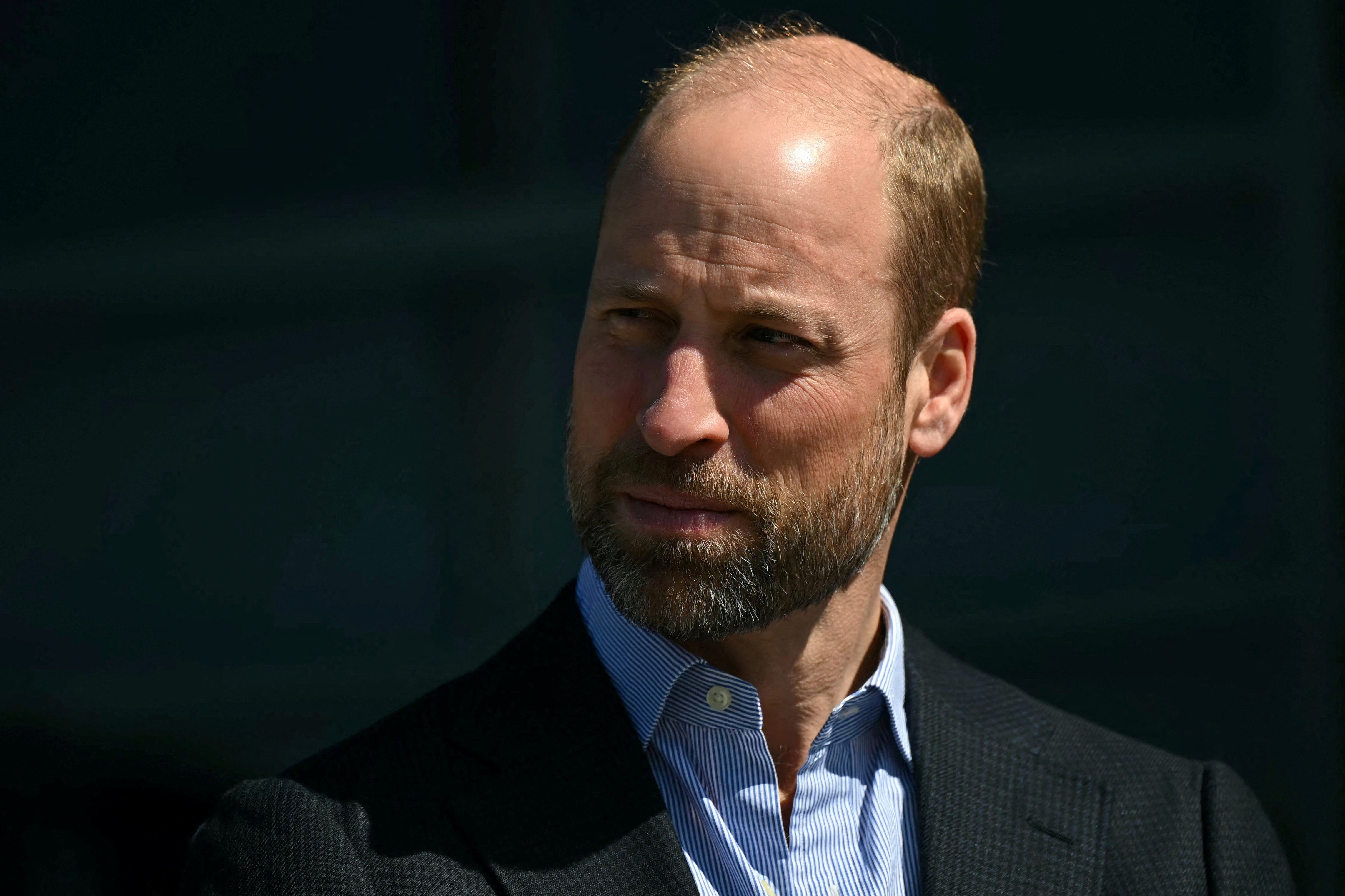 İngiliz tahtının varisi Prens William'ın Real Madrid taraftarıyla konuşurken Galatasaray'dan