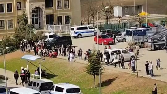 Siirt'te bir sitede WhatsApp grubunda yüksek aidat nedeniyle çıkan tekmeli