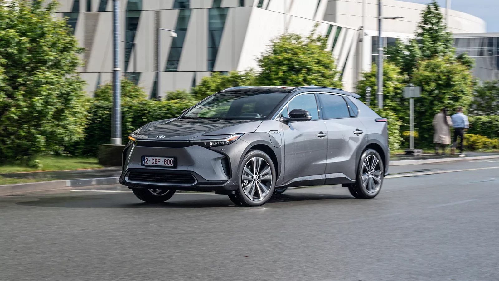 Japon otomobil devi Toyota'nın küresel satışları bu ay da düştü.