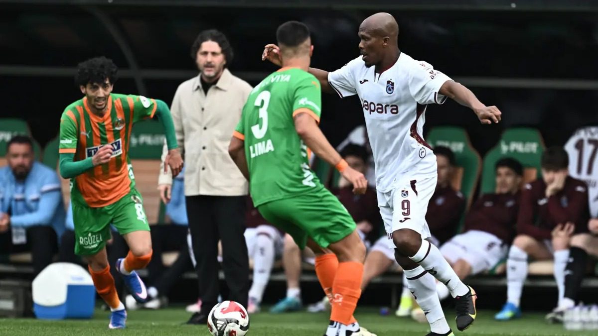 Zirve yarışındaki Trabzonspor, Alanyaspor deplasmanına çıktı. Mücadele 1-1 eşitlikle sona