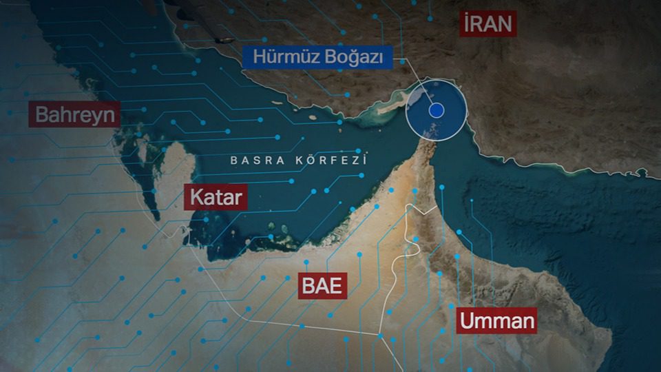 ABD Başkanı Donald Trump, ablukayı aşmaya çalışan İran bayraklı bir