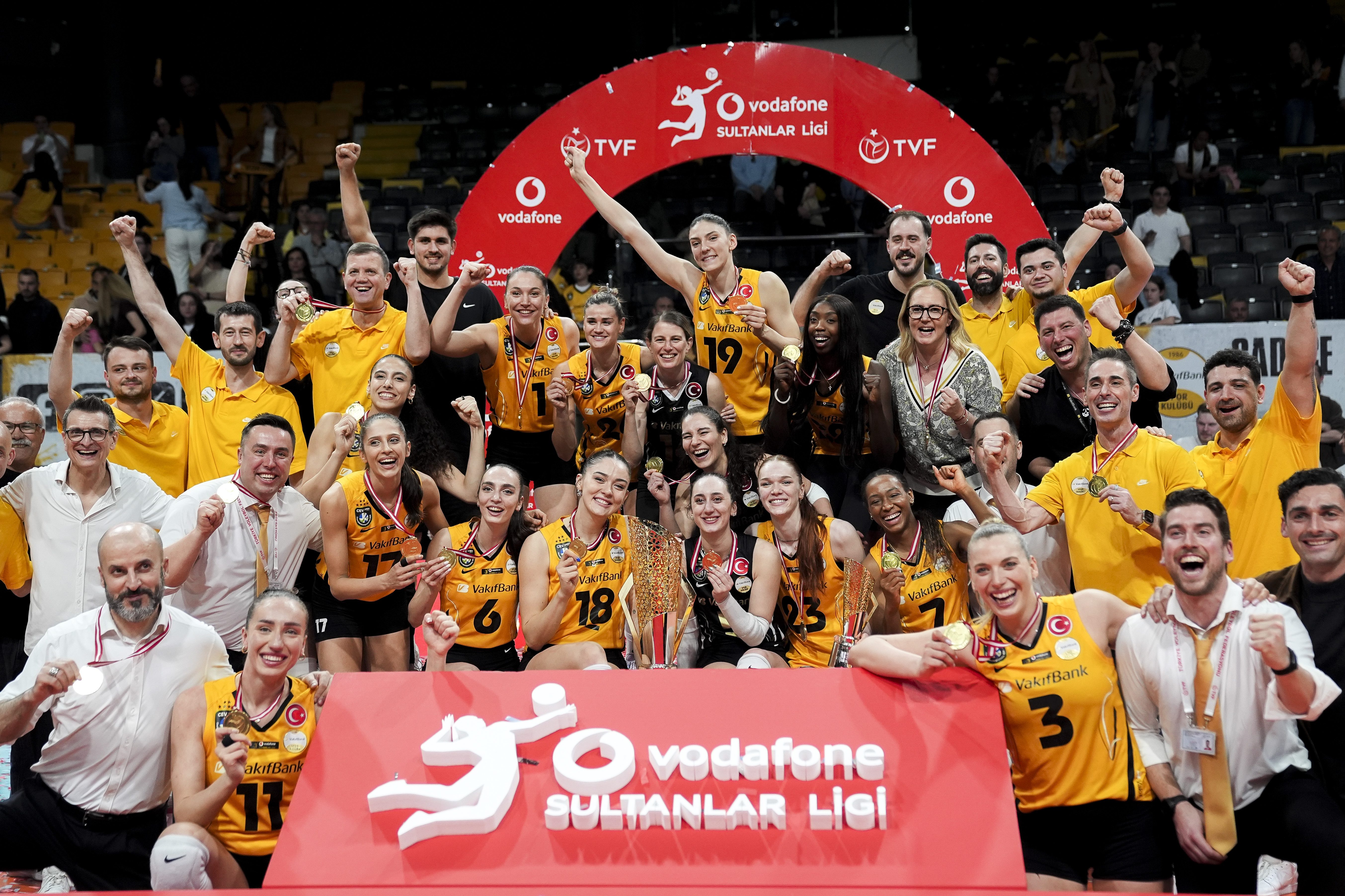 Voleybol Vodafone Sultanlar Ligi play-off final serisinde Fenerbahçe Medicana'ya 3-2
