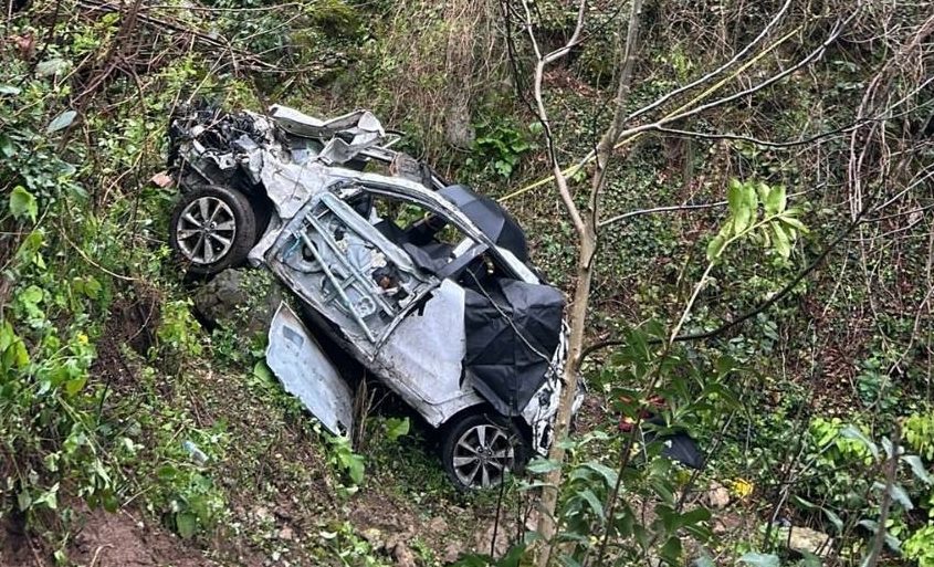 Ordu'nun Kabadüz ilçesinde otomobilin yamaçtan yuvarlanması sonucu baba ve kızı