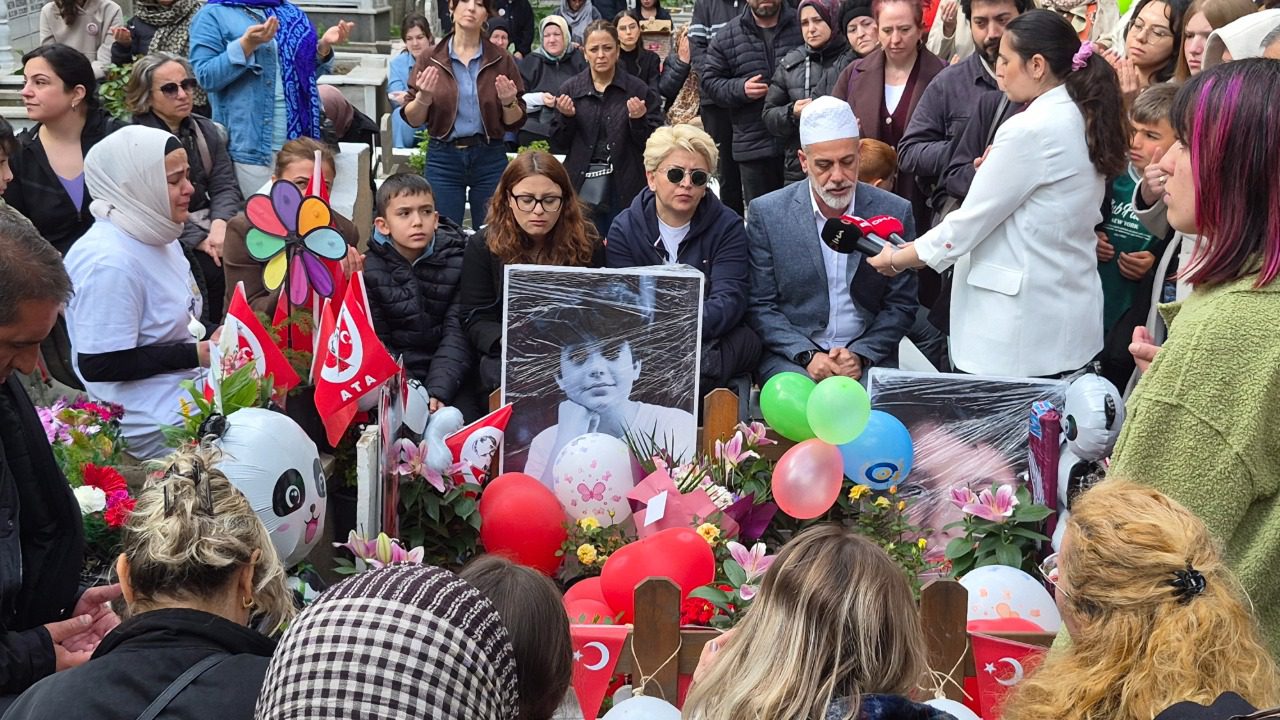 15 yaşındayken İstanbul'un Kadıköy ilçesinde uğradığı bıçaklı saldırı sonucu yaşamını