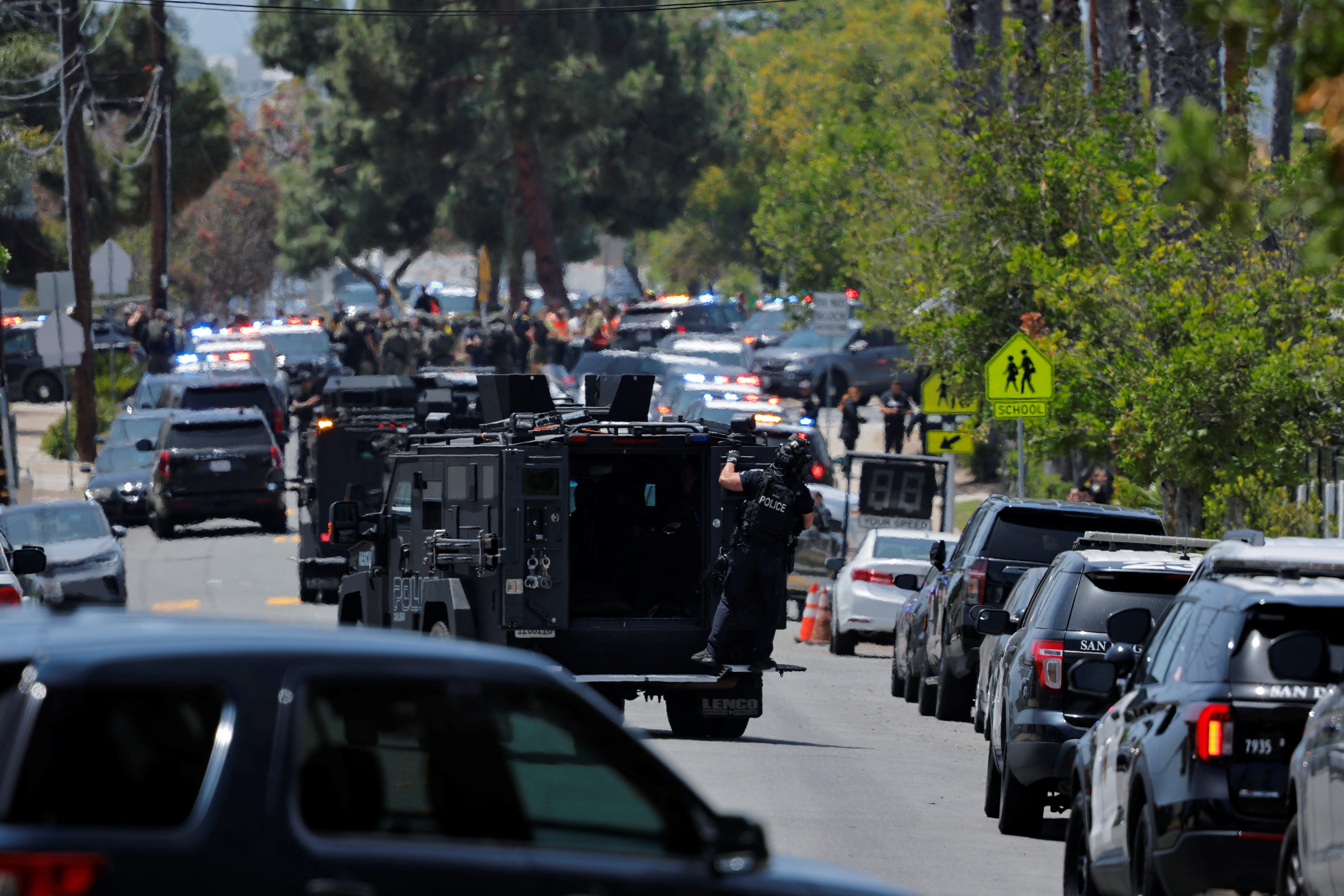ABD'de cami olarak da kullanılan San Diego İslam Merkezi'nde silahlı