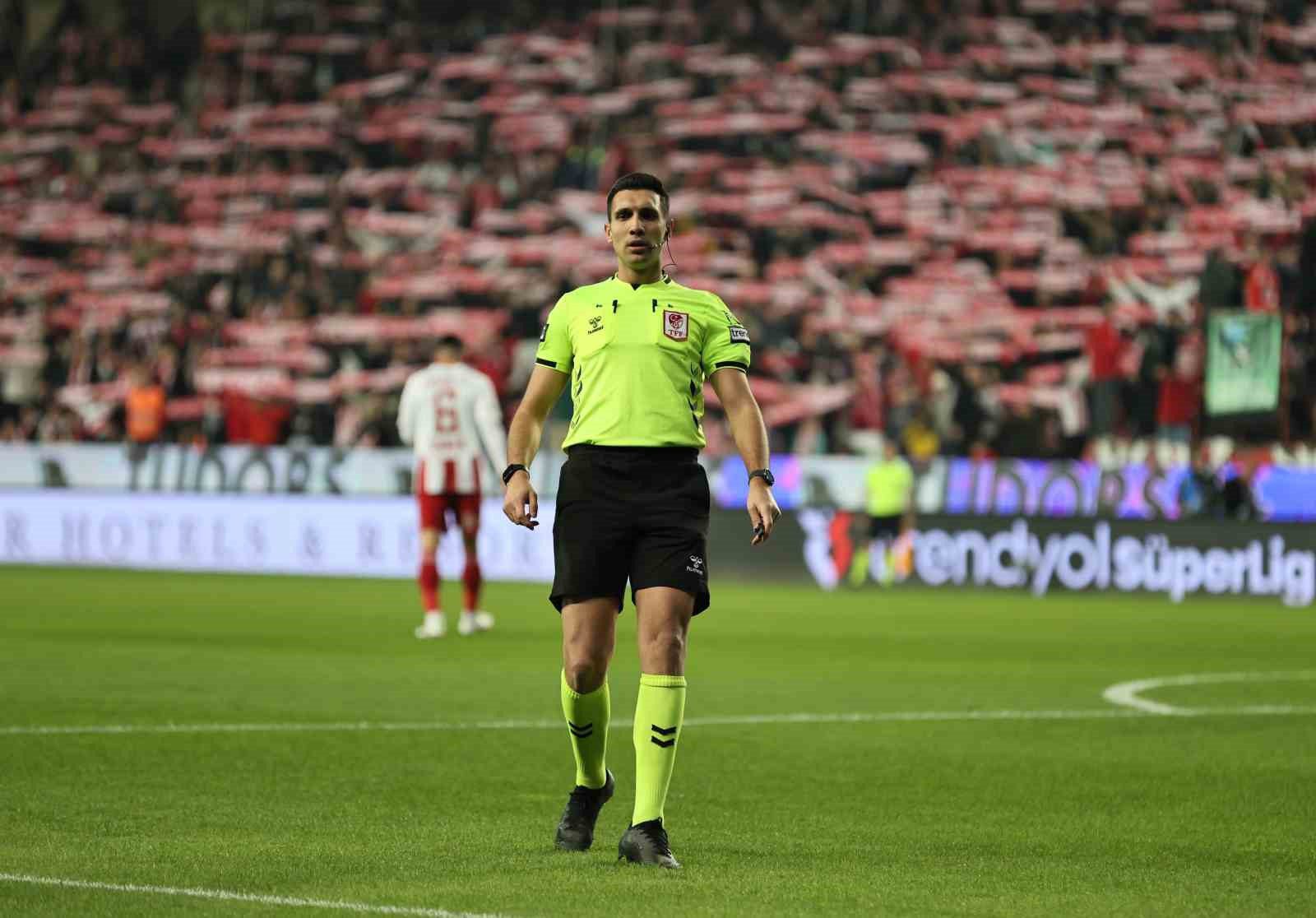 Bodrum FK-Çorum FK maçını hakem Alper Akarsu yönetecek.