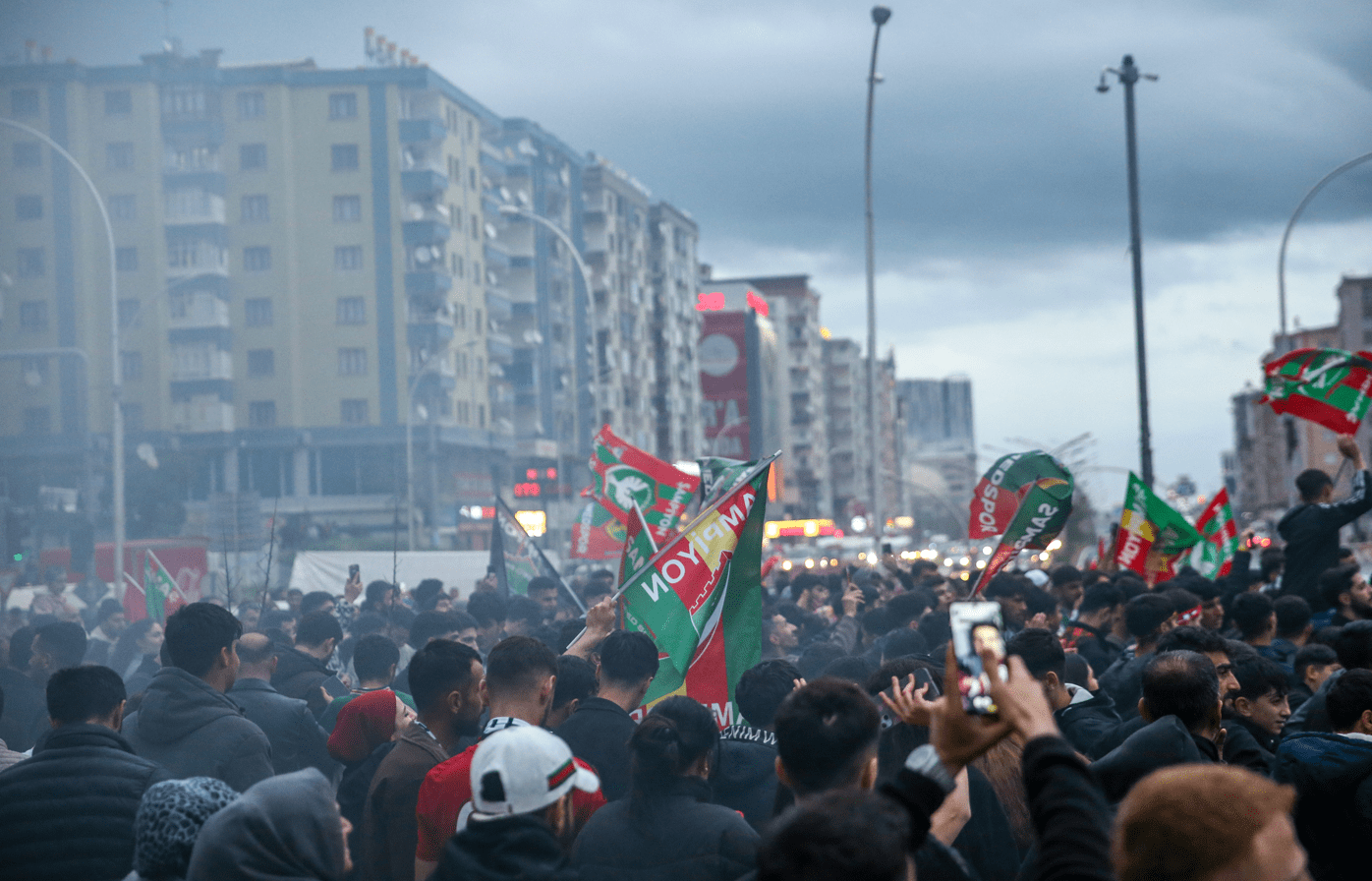 Amed Sportif Faaliyetler'in Süper Lig'e yükselmesi, Diyarbakır'da taraftarlar tarafından coşkuyla