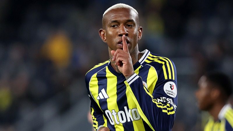 Fenerbahçe, Süper Lig'in 32. haftasında Talisca'nın şov yaptığı maçta Başakşehir'i