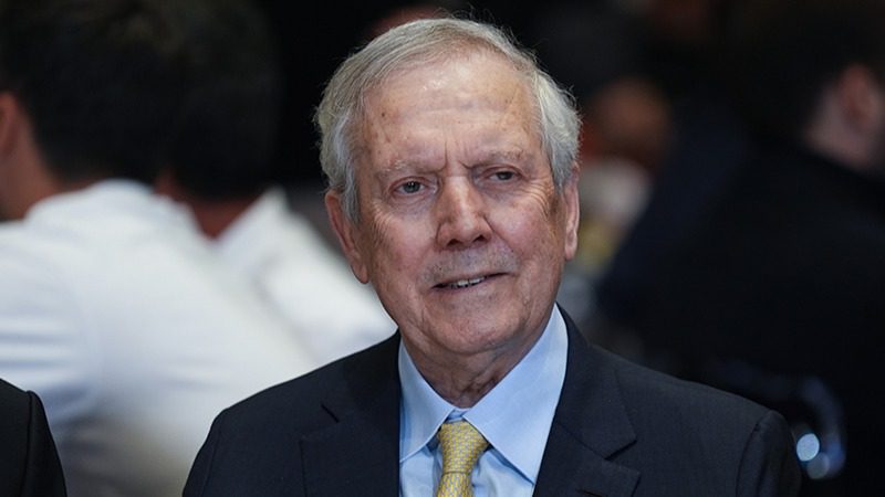 Fenerbahçe'deki seçimde başkanlık için adaylığını açıklayan Aziz Yıldırım, dikkat çeken