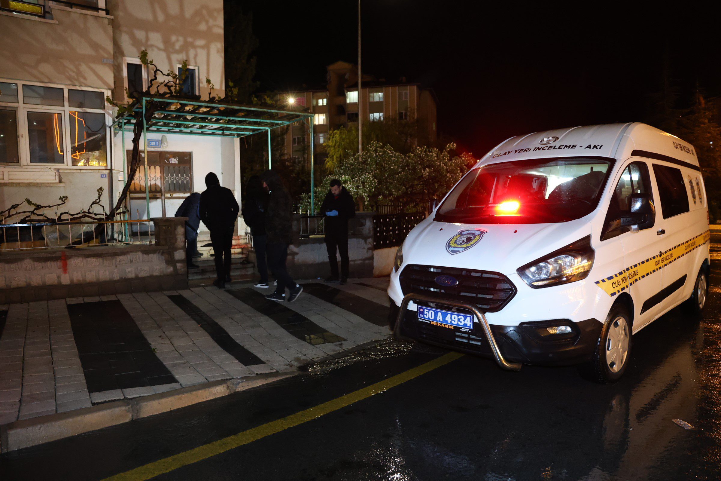 Nevşehir'de oturdukları apartmanın girişinde tartışan baba ile oğlu birbirlerini bıçakla