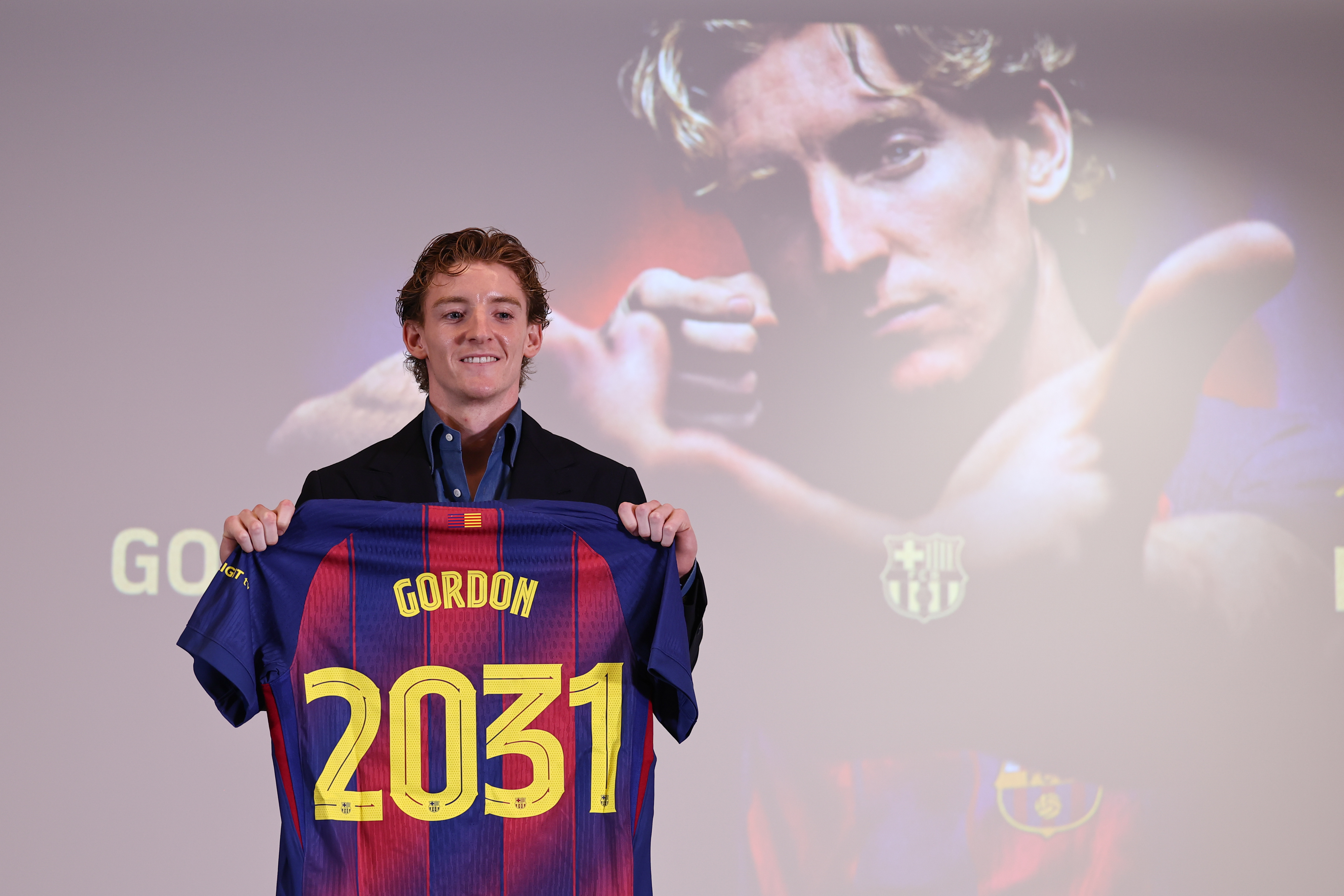 Barcelona, Newcastle United forması giyen Anthony Gordon’u kadrosuna kattığını açıkladı.