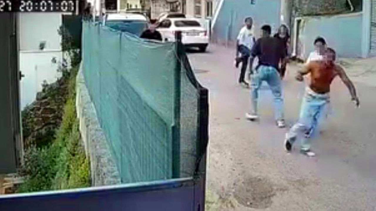 Kocaeli'nin İzmit ilçesinde bir kişi, aynı evde bulunduğu üç kişiyi