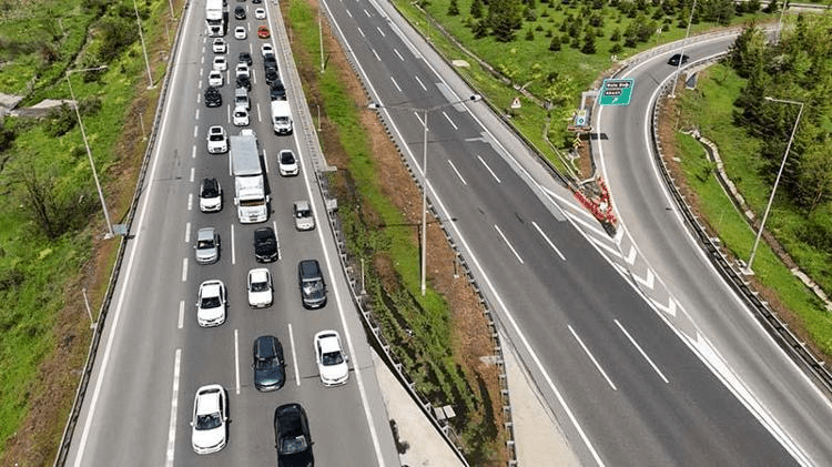 Kurban Bayramı tatili için yola çıkan tatilciler Anadolu Otoyolu’nun Ankara