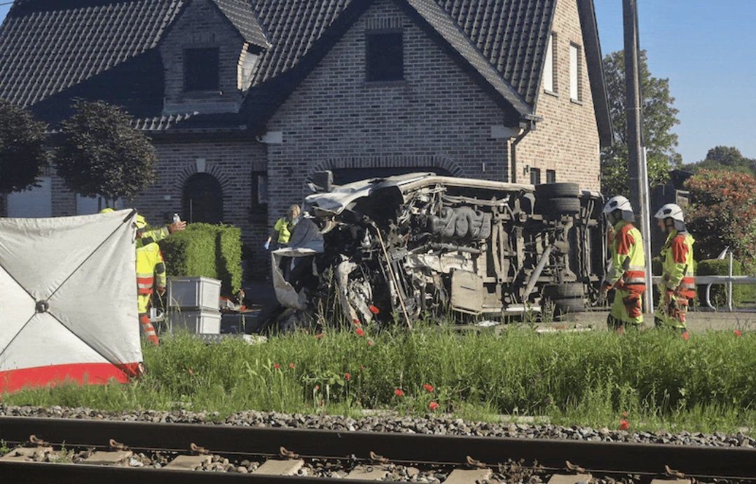 Belçika'nın başkenti Brüksel'e 30 kilometre uzaklıktaki Buggenhout kentinde bir tren