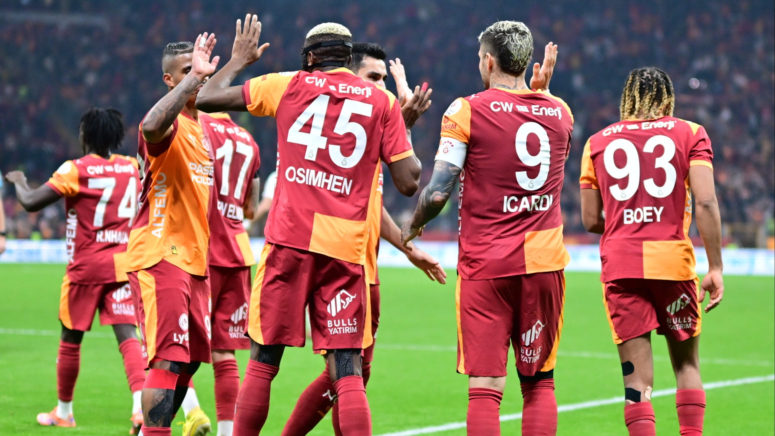 Galatasaray şampiyonluk için sahaya çıktı. Maçta 0-0 eşitlik var. İşte