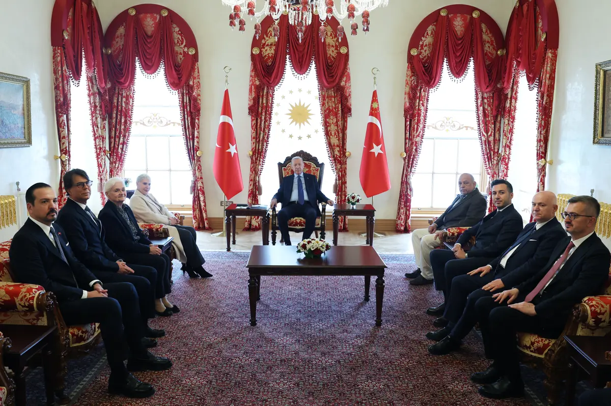 Dolmabahçe Çalışma Ofisi'nde gerçekleşen kabulde, merhum Başbakan Adnan Menderes, Dışişleri