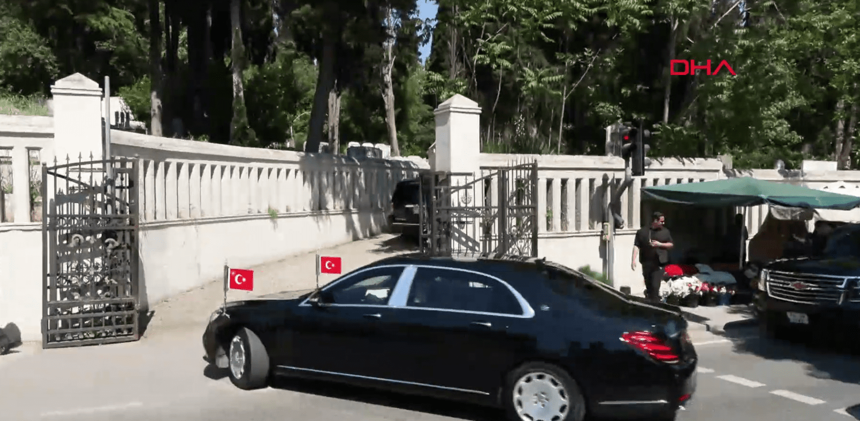 Cumhurbaşkanı Recep Tayyip Erdoğan, Kurban Bayramı arifesinde anne ve babasının