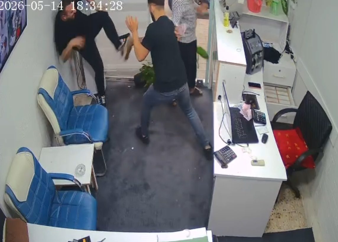 Hatay'ın Reyhanlı ilçesinde döviz bürosunda iş yeri sahibi Surur Döner’in