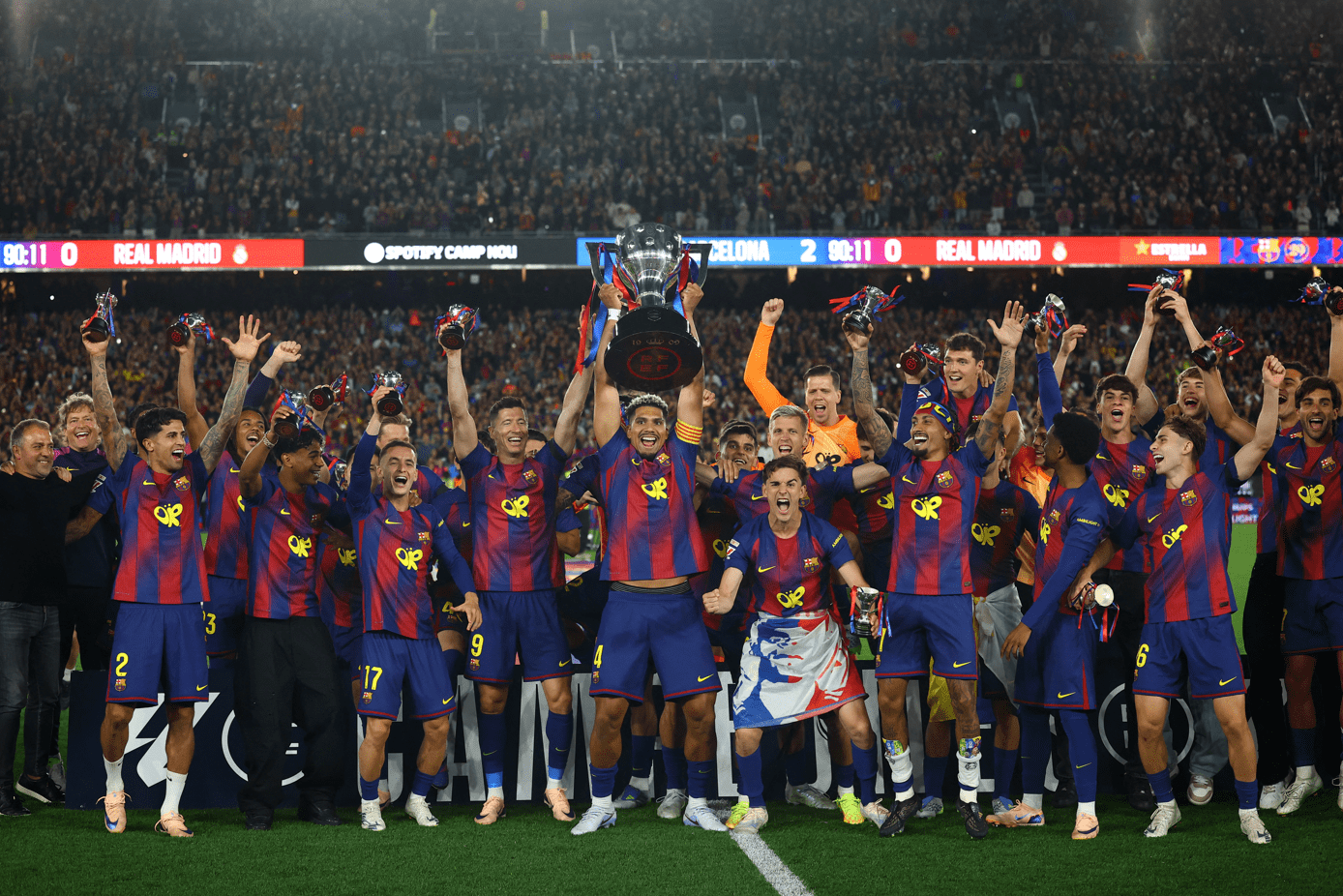 İspanya 1. Futbol Ligi'nin (LaLiga) 35. haftasında Barcelona, sahasında Real