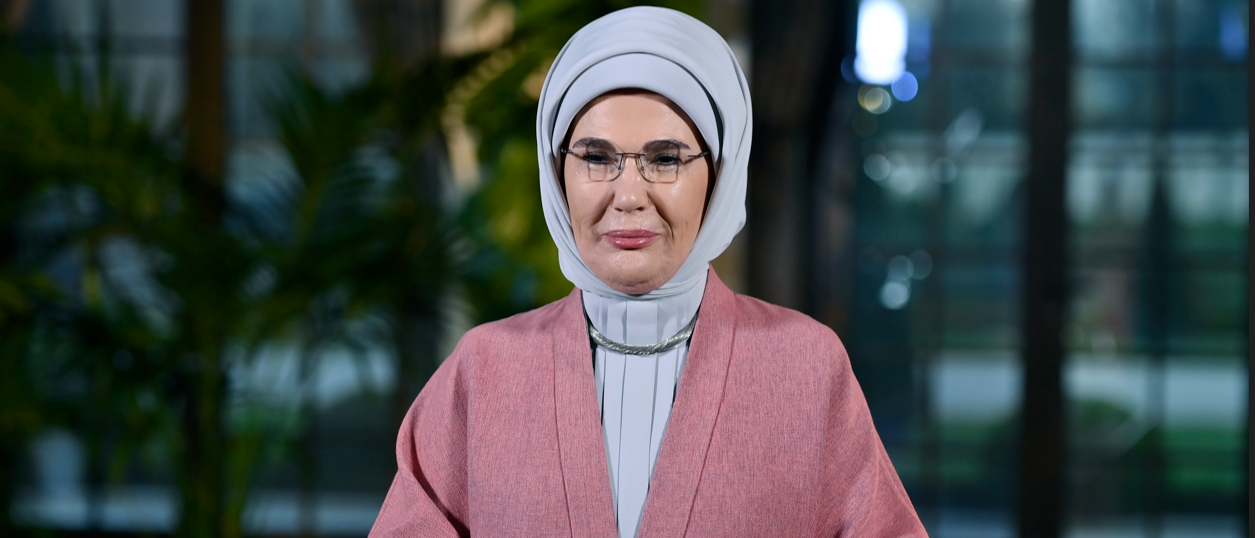 Cumhurbaşkanı Recep Tayyip Erdoğan'ın eşi Emine Erdoğan, İstanbul'un fethinin 573'üncü