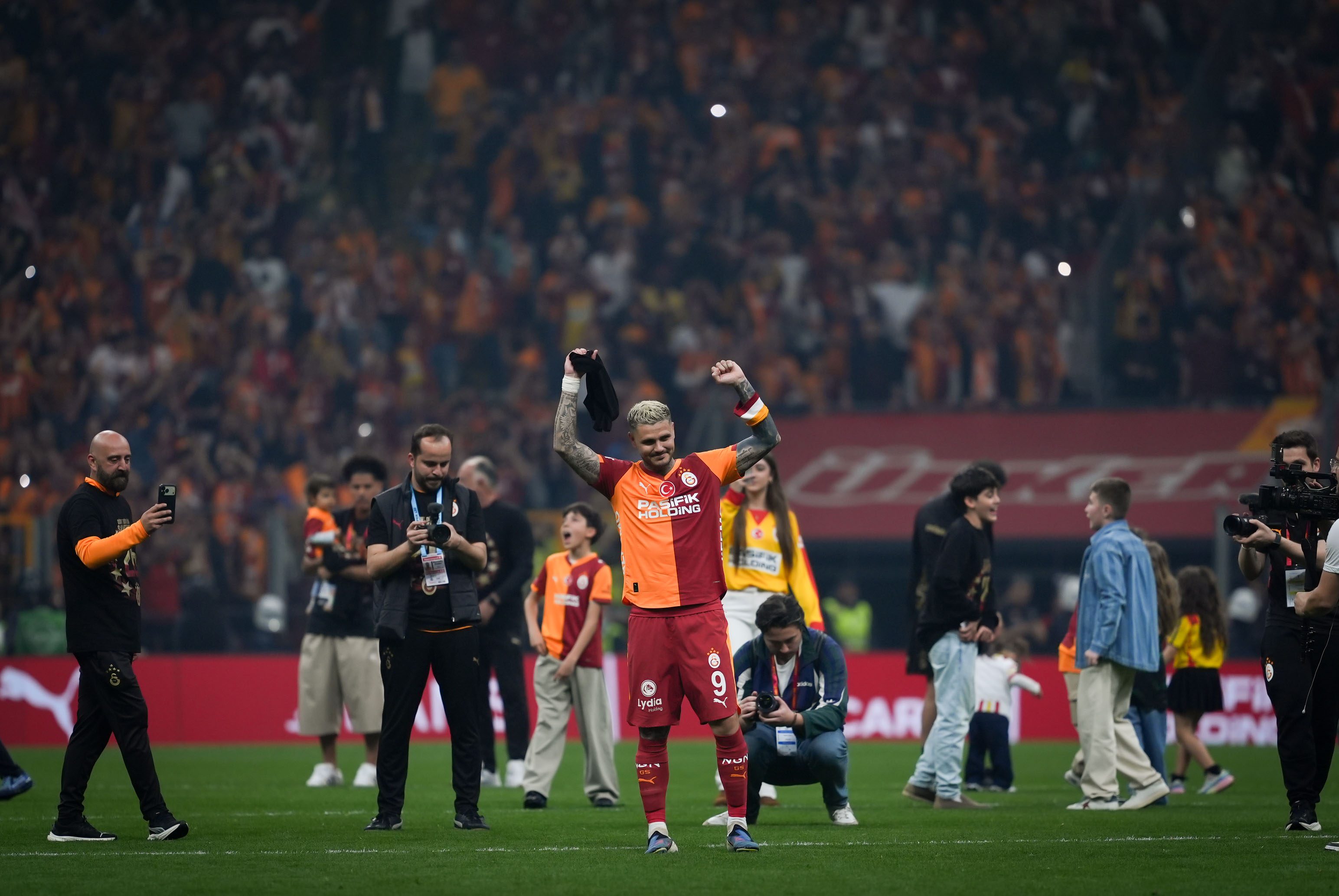 Dün akşam Antalyaspor'u 4-2 yenen Galatasaray 2025-2026 sezonu şampiyonu oldu.