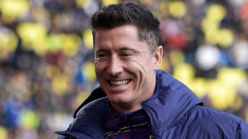 Polonyalı golcü Robert Lewandowski, sezon sonunda Barcelona'dan ayrılacağını açıkladı.