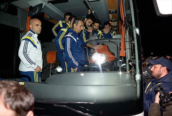 Fenerbahçe futbol takımı otobüsünün 4 Nisan 2015'te silahlı saldırıya uğramasına