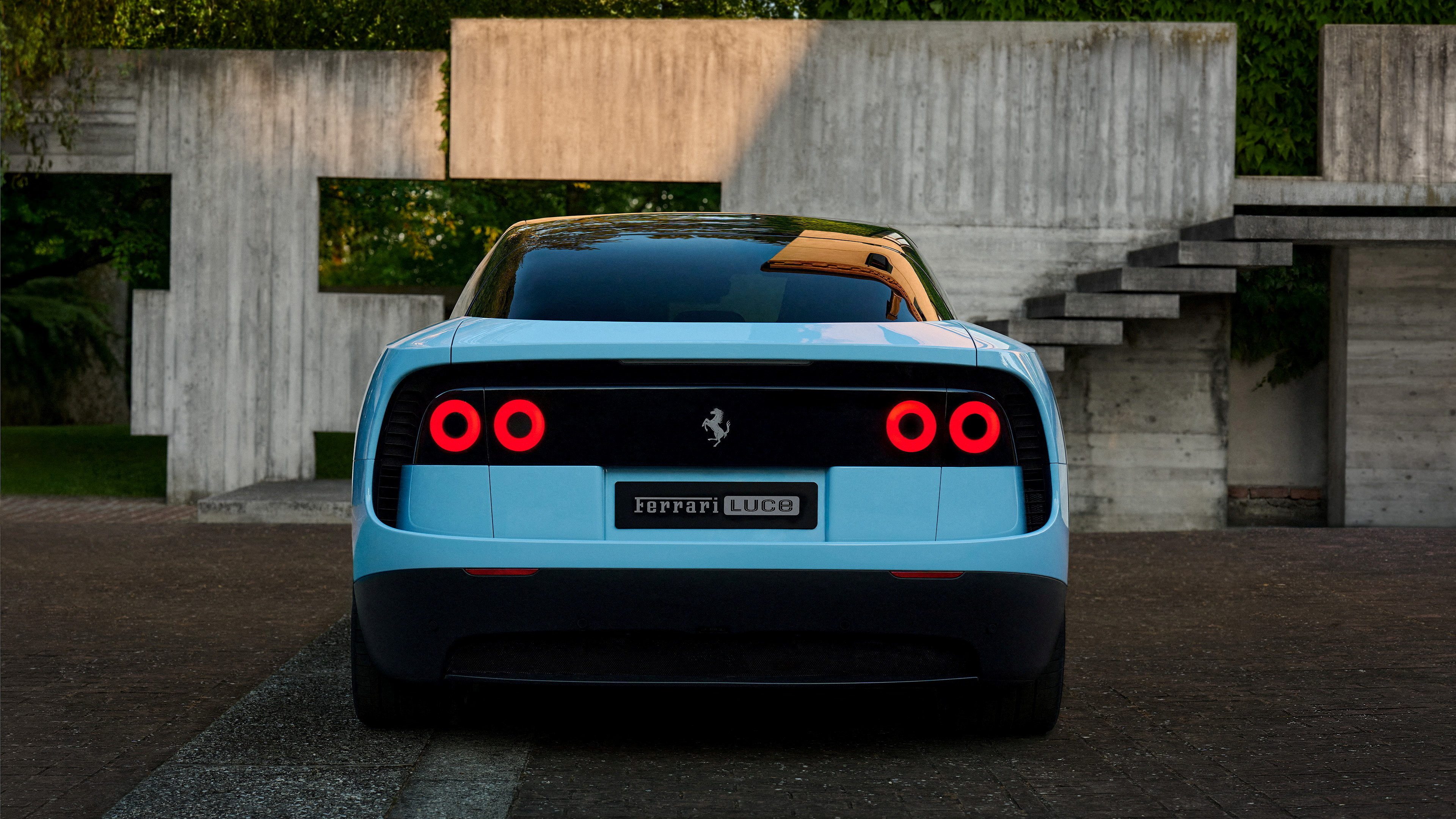 İtalyan otomobil firması Ferrari ürettiği ilk elektrikli aracı tanıttı. Ferrari