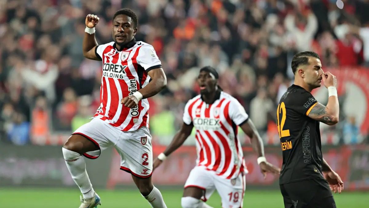 Galatasaray, kazanması halinde şampiyon olacağı maça Samsun deplasmanında çıktı. Mücadeleyi