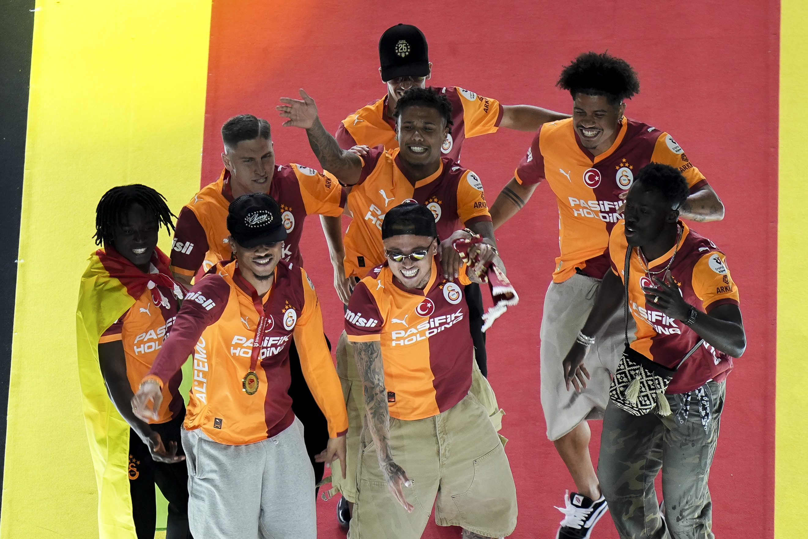 Süper Lig'de şampiyon olan Galatasaray'da yeni sezon planlaması başladı ve