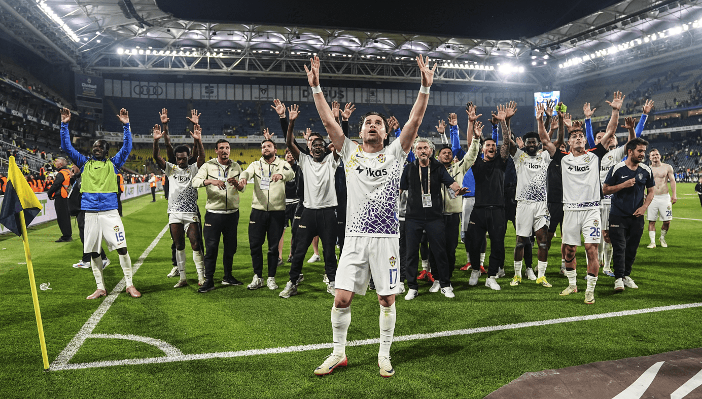 Günün spor sayfalarında, spor gündeminden en yeni gelişmeler ve transfer