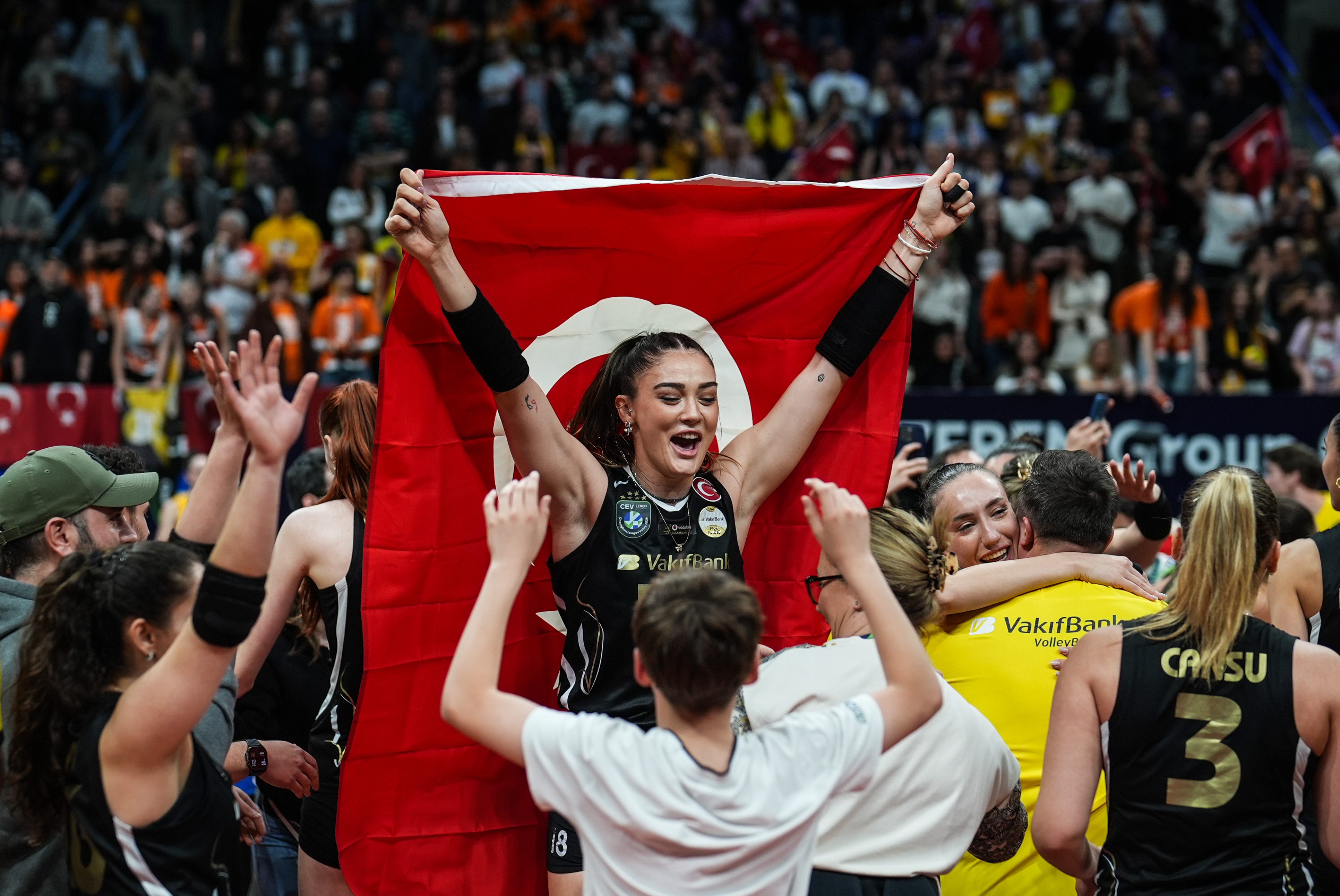 Günün spor sayfalarında, spor gündeminden en yeni gelişmeler ve transfer