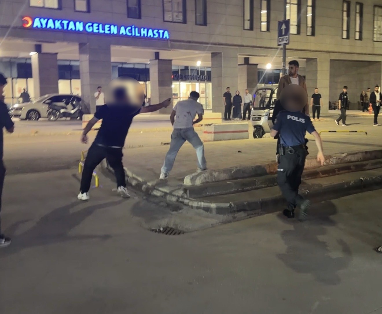 Adıyaman Eğitim ve Araştırma Hastanesi'nde gece yarısı çevreye rahatsızlık verdiği