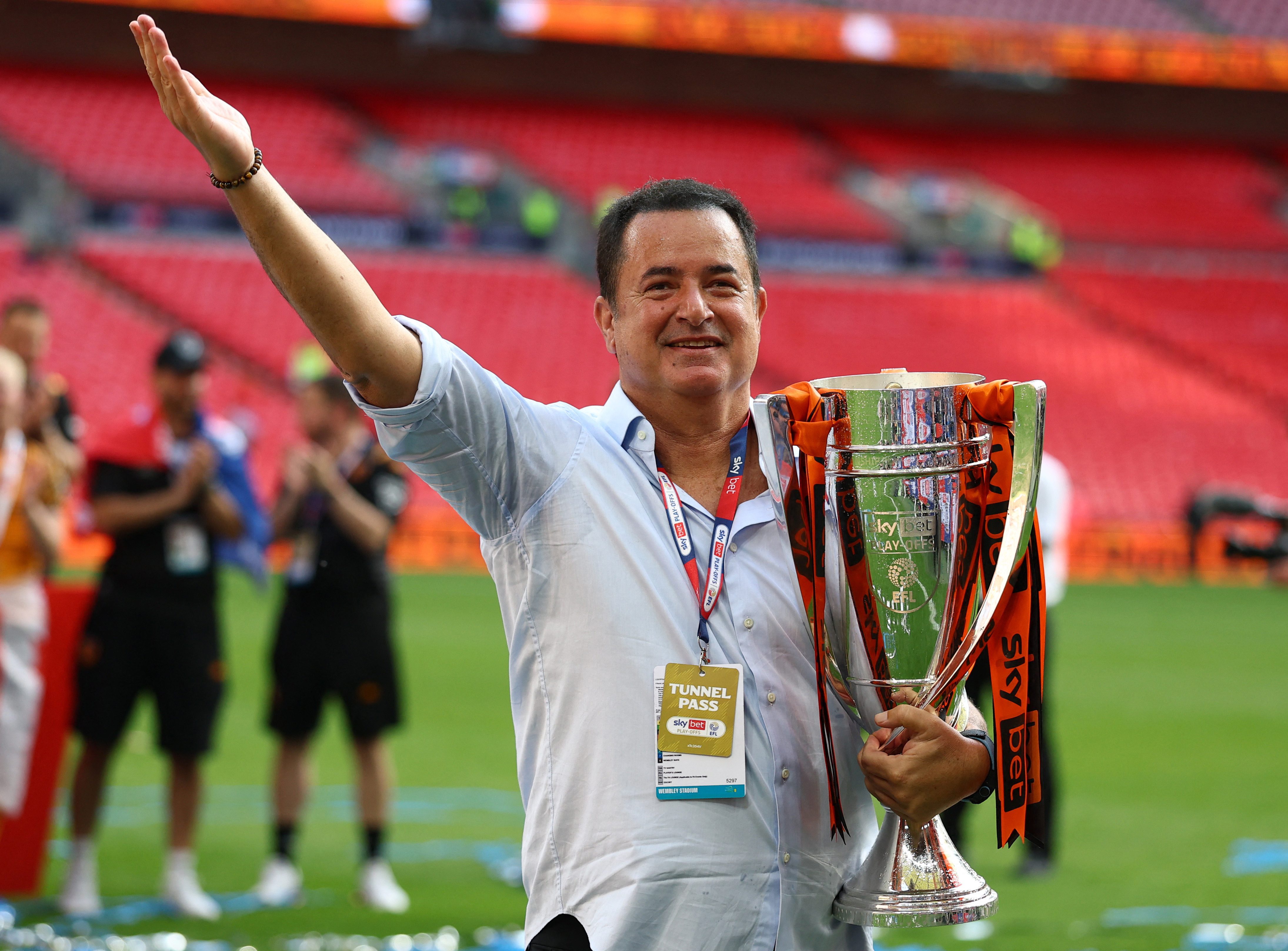 Hull City Premier Lig'e çıktı, Trabzonspor dev parayı kasasına koydu.