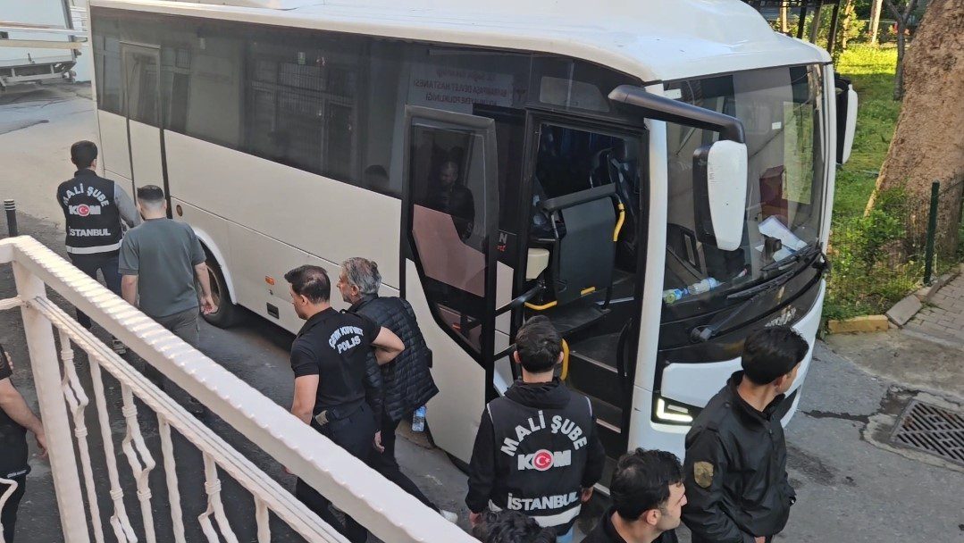 İBB'ye yönelik yolsuzluk soruşturması kapsamında, İstanbul Büyükşehir Belediyesi Yol Bakım