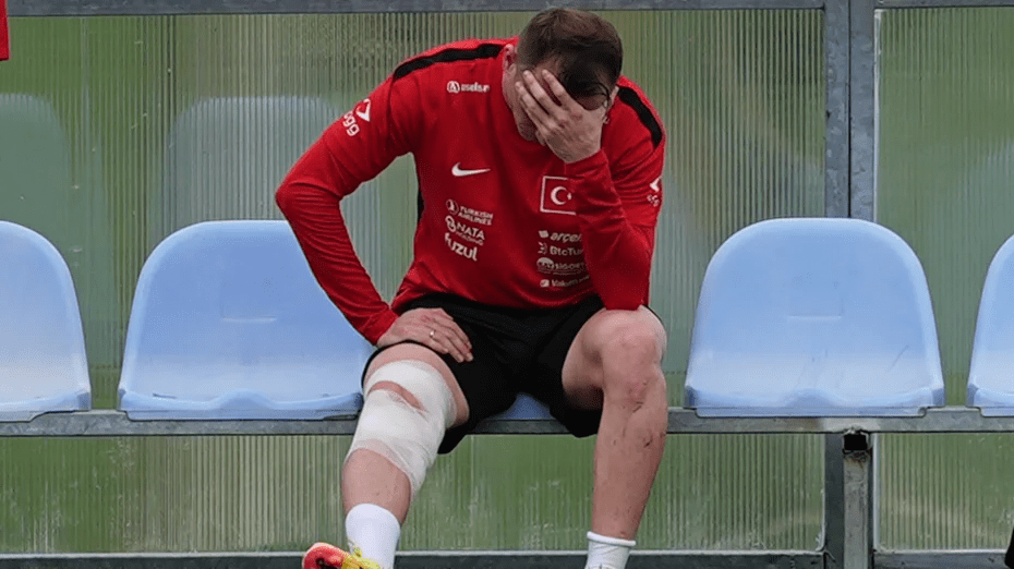 Milli takım idmanında sakatlanan Kerem Aktürkoğlu'ndan açıklama geldi.