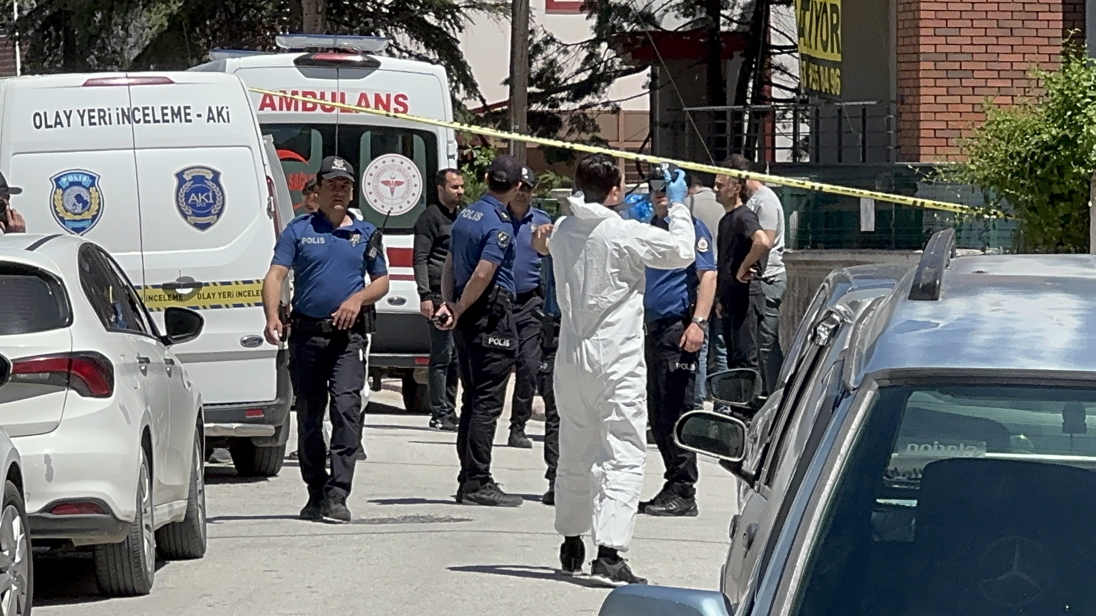 Konya'da polisin bir parkta elleri kanlı şekilde hukuk fakültesi öğrencisi