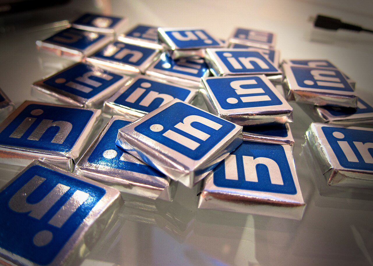 Avusturya'da bir kişisel verileri koruma grubu, Linkedin'i, kullanıcı verilerini satması