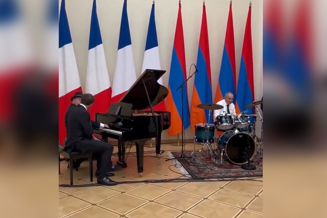 Fransa Cumhurbaşkanı Macron ve Ermenistan Başbakanı Paşinyan resmi yemekten sonra