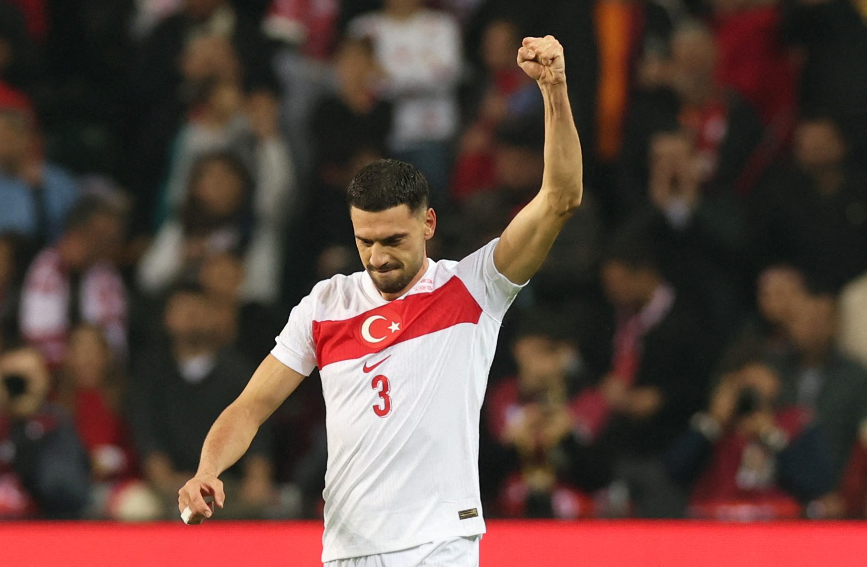 A Milli Futbol Takımı'nın başarılı savunmacısı Merih Demiral, memleketi Kocaeli'nin