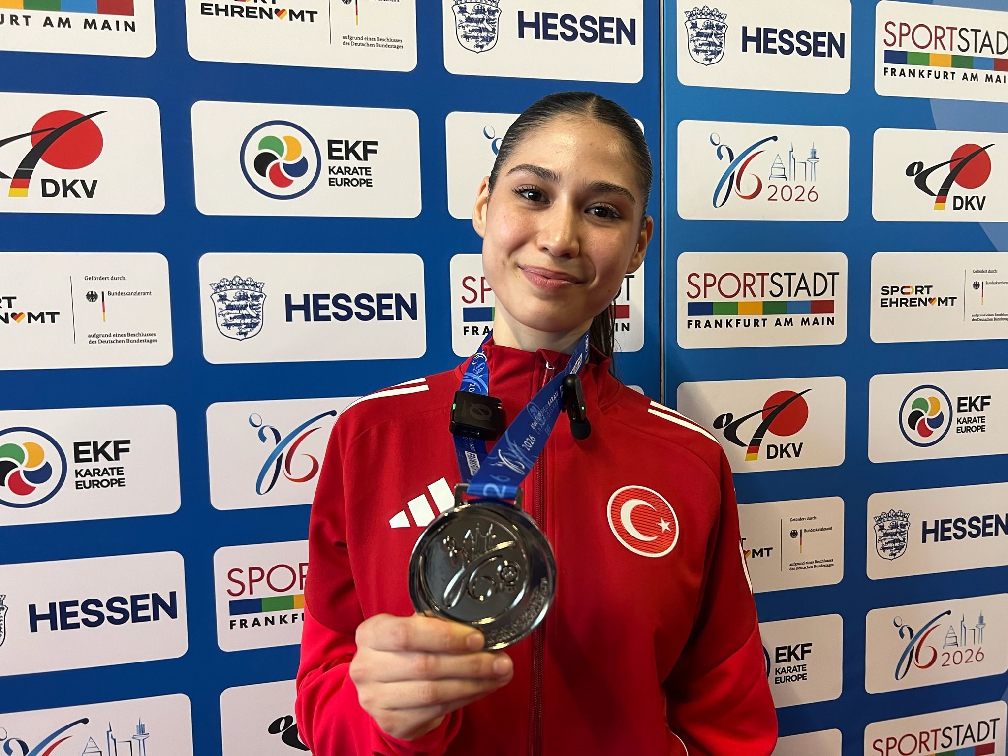 Milli sporcu Zümra Rezzan İm, Avrupa Karate Şampiyonası'nda ikinci oldu.