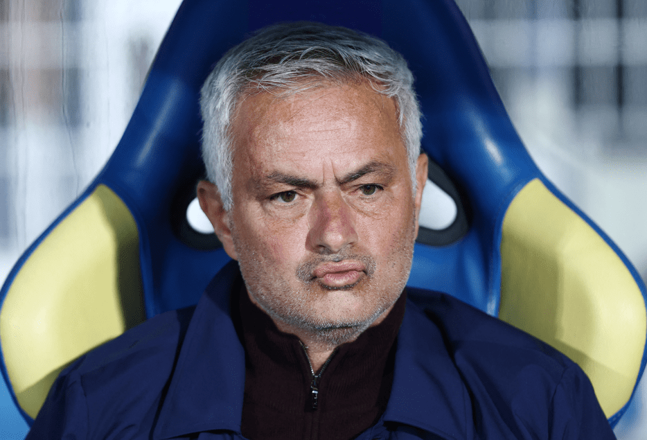 Real Madrid'in başına geçeceği iddia edilen Jose Mourinho, İspanyol deviyle