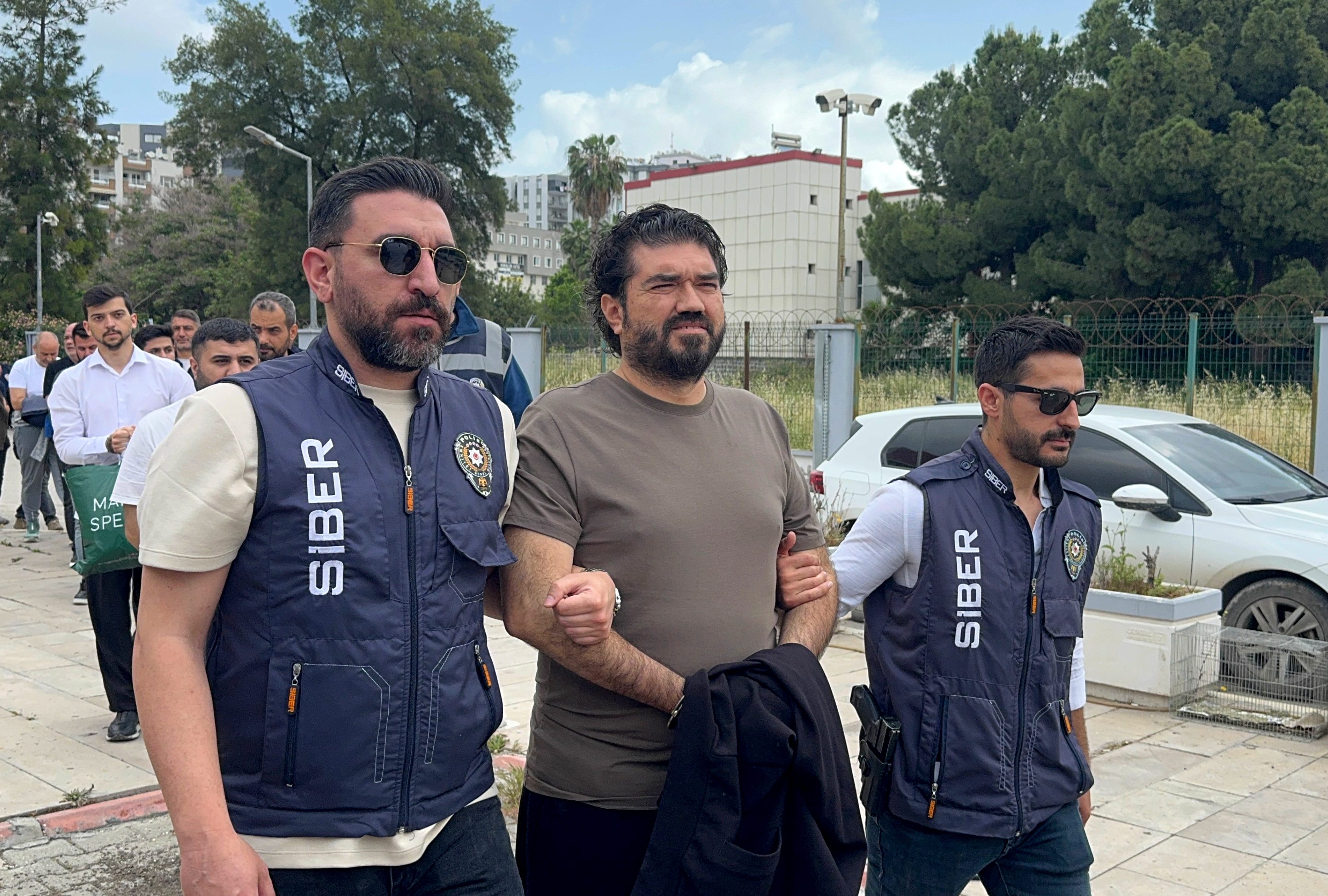 Yasa dışı bahis soruşturmasında tutuklanan Rasim Ozan Kütahyalı, Adana Kürkçüler