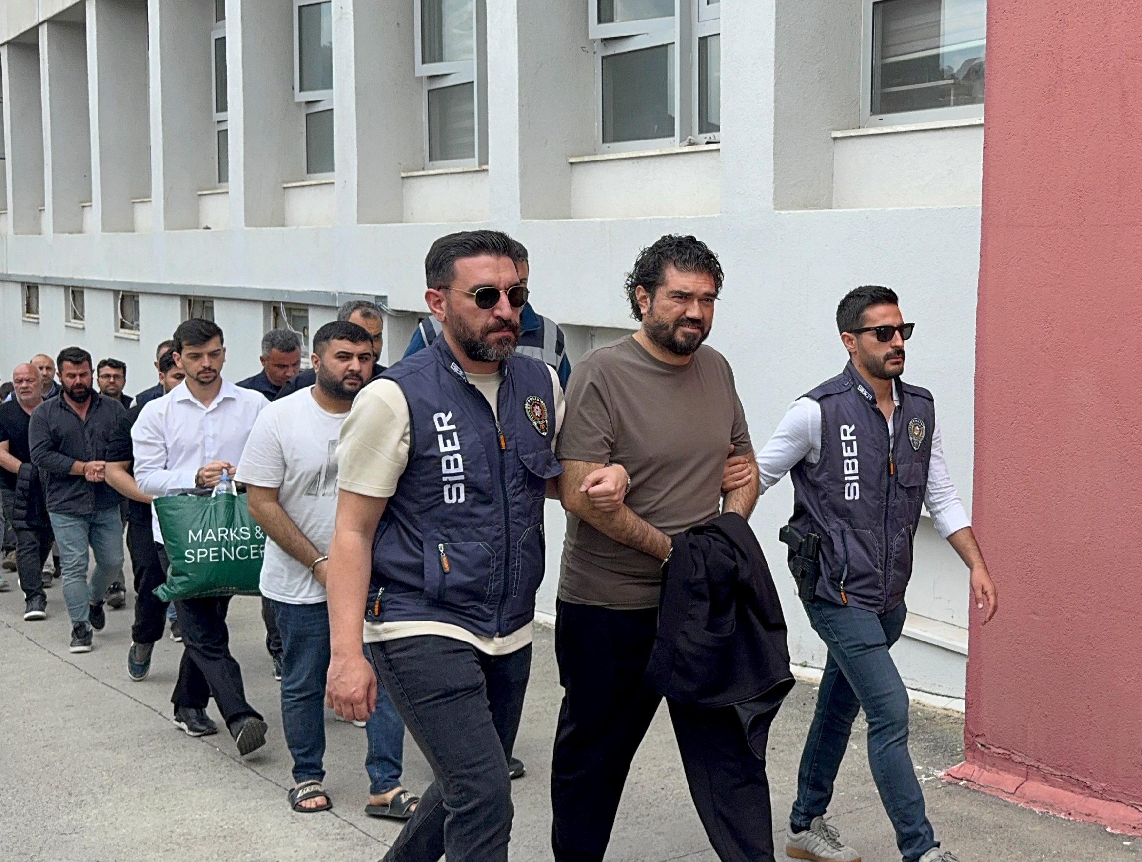 Rasim Ozan Kütahyalı'nın da aralarında olduğu 135 şüphelinin tutuklandığı Adana